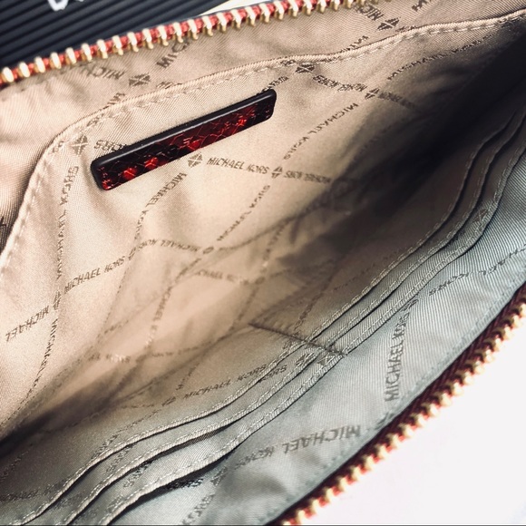 Michael Kors Jet Set LG Zip Clutch - Picture 5 of 6